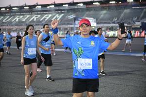 BIB: 200
                            <button type="button" onclick="openModal(10463918)" class="btn btn-primary btn-sm float-right btn-popup" data-toggle="modal" data-target=".modal-high-quality">
                        <i class="fas fa-shopping-cart"></i> Add to Cart
                    </button>
                                            <button type="button" onclick="isThisMe(10463918, true)" class="btn btn-success btn-sm float-right btn-popup btn-isme hidden" data-toggle="tooltip" data-placement="bottom" title="นี่คือรูปของคุณใช่ไหม คลิกที่นี่เพื่อเอาเข้าอัลบั้ม">
                        <i class="fas fa-plus"></i> Add to album
                    </button>
                    <button type="button" onclick="isThisMe(10463918, false)" class="btn btn-warning btn-sm float-right btn-popup btn-isnotme hidden">
                        <i class="fas fa-ban"></i> Remove from album
                    </button>